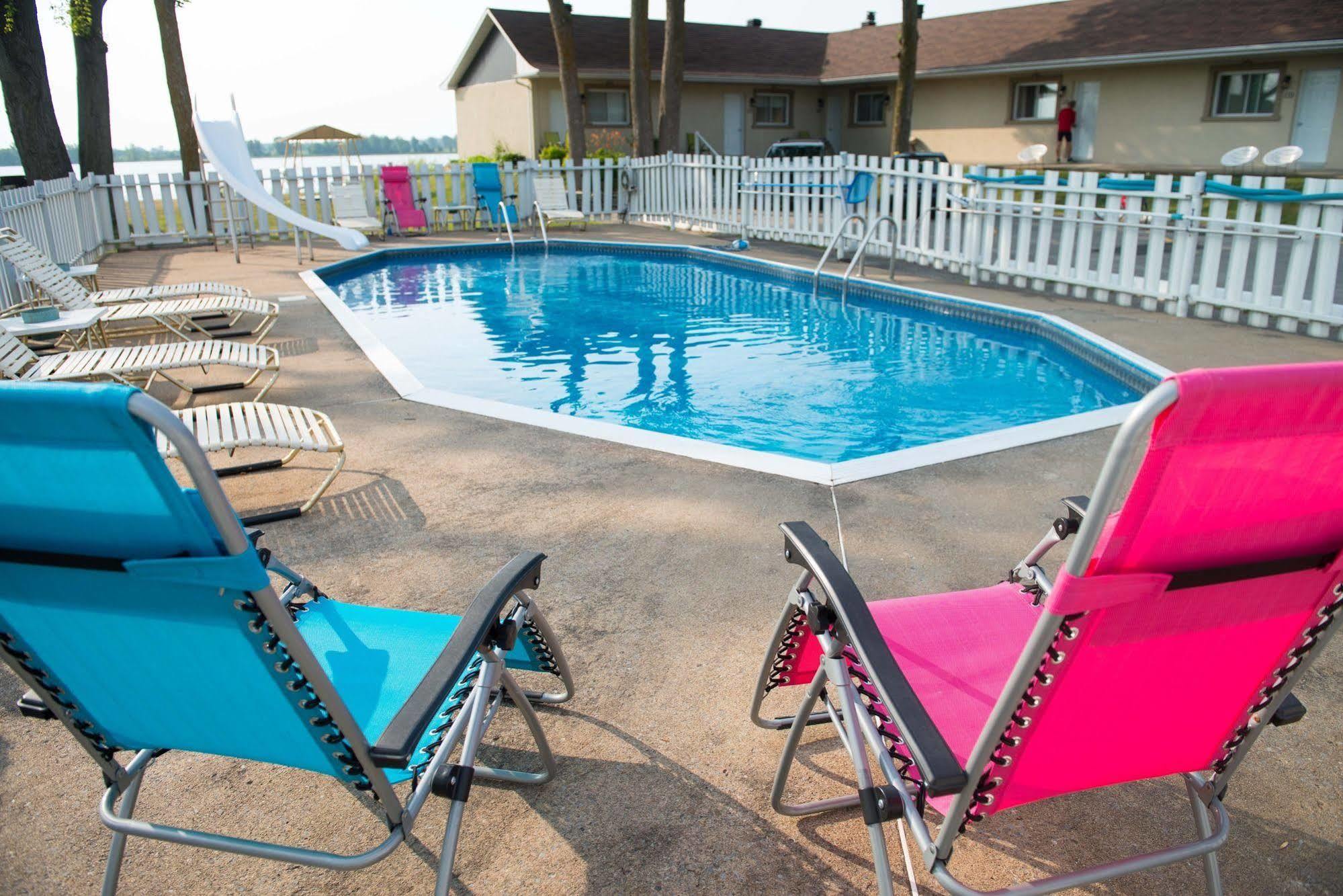 Au Doc Motel Repentigny Exterior foto